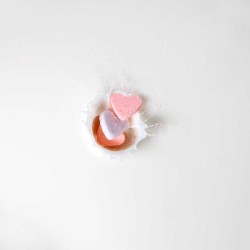 photo de coeur en sucre rose, Que mon coeur éclabousse N°3, photographie artistique nature morte